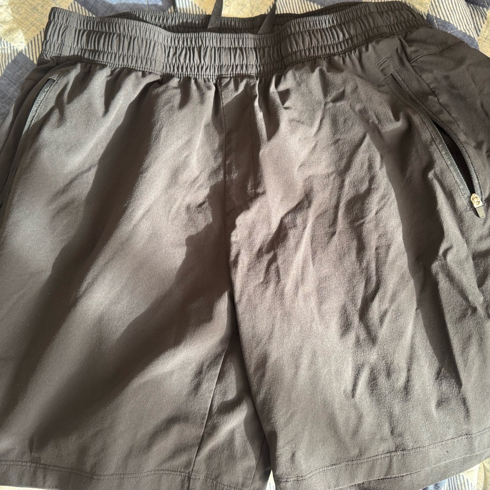 Athleta Men's Athletic Shorts in black!